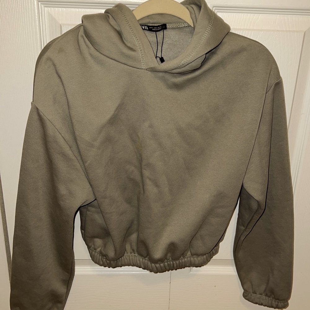 Cropped Zara Sweatshirt